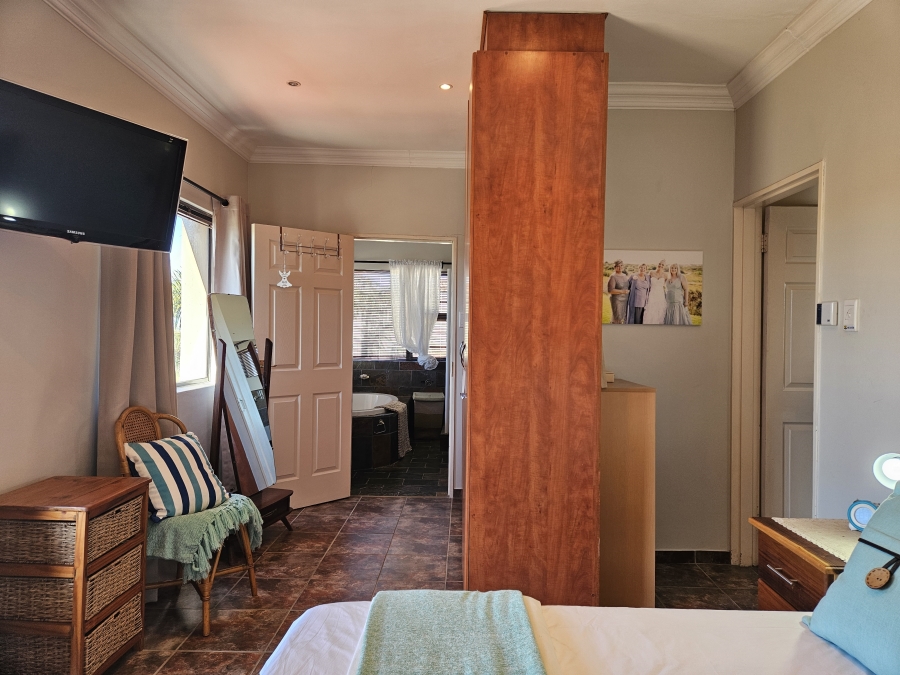 4 Bedroom Property for Sale in Wavecrest Eastern Cape